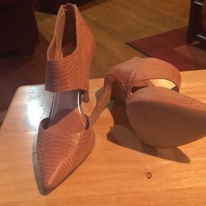 Jessica Simpson heels.